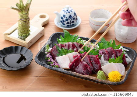 小鬚鯨紅肉真皮生魚片（未冷凍）鄉土料理，和歌山縣太地町 115609043