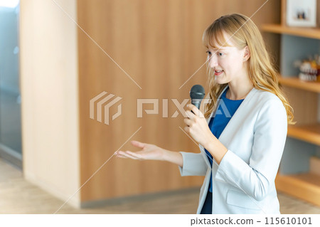 A foreign woman giving a speech in the lobby A foreign woman giving a speech in the lobby 115610101