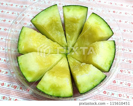 Flower-cut Andean melon Flower-cut Andean melon 115610451