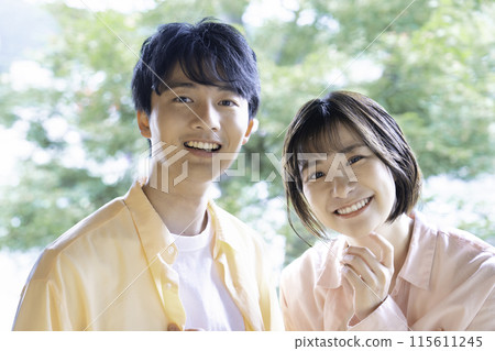 Young couple 115611245