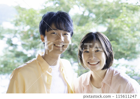 Young couple 115611247