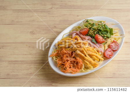 Classic summer dish: chilled Chinese noodles 115611482