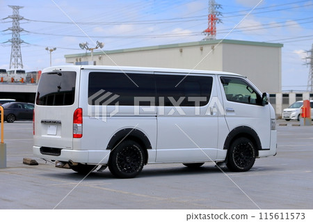 One-box car image 115611573