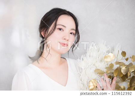 Whitening and whitening, beautiful woman's beauty and gold ennui beauty image, bride's bridal Whitening and whitening, beautiful woman's beauty and gold ennui beauty image, bride's bridal 115612392
