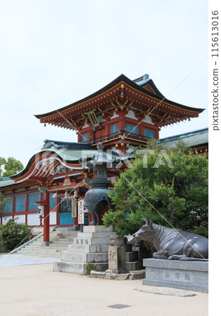 Hofu Tenmangu Shrine's tower gate and sacred cow Hofu Tenmangu Shrine's tower gate and sacred cow 115613016