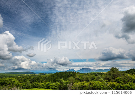 A pond on a sunny day and white clouds floating in the sky over Aso 115614006