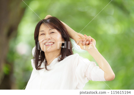 女性肖像清新綠色 115615194