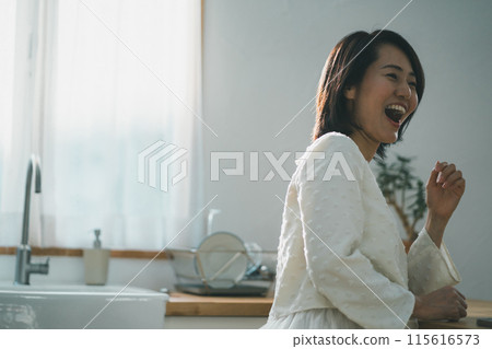 kitchen, kitchens, female 115616573