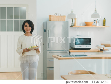 female, females, woman 115616580