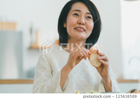 早餐 女生 女孩 115616589