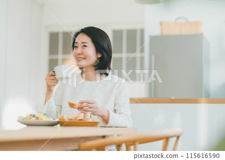 早餐 女生 女孩 115616590