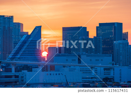 (Tokyo) View of Minato Ward and Tokyo Tower from the north promenade of Rainbow Bridge (Tokyo) View of Minato Ward and Tokyo Tower from the north promenade of Rainbow Bridge 115617431