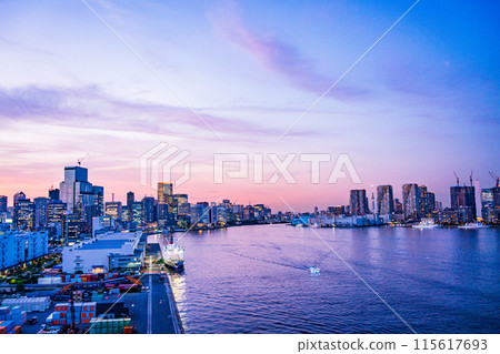 (Tokyo) Evening view of Shibaura, Hinode, and Takeshiba Wharf from the north side promenade of Rainbow Bridge (Tokyo) Evening view of Shibaura, Hinode, and Takeshiba Wharf from the north side promenade of Rainbow Bridge 115617693
