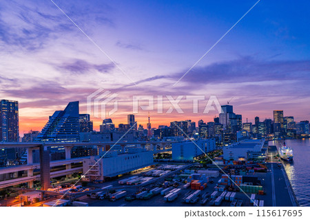 (Tokyo) Evening view of Shibaura, Hinode, and Takeshiba Wharf from the north side promenade of Rainbow Bridge (Tokyo) Evening view of Shibaura, Hinode, and Takeshiba Wharf from the north side promenade of Rainbow Bridge 115617695