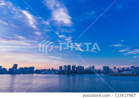 (Tokyo) Evening view of Toyosu and Harumi from the north side promenade of Rainbow Bridge 115617967