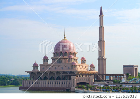 Putra Mosque, Putrajaya, Kuala Lumpur, Malaysia 115619038