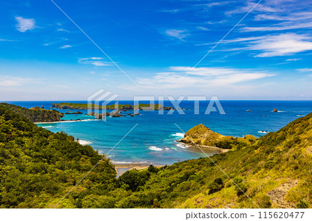 小笠原群島,父島,中山峠觀景台的壯麗景色 小笠原群島,父島,中山峠觀景台的壯麗景色 115620477