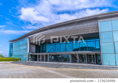 Yokohama cityscape in Japan, overlooking the Yokohama International Pool and other areas 115620999