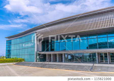 Yokohama cityscape in Japan, overlooking the Yokohama International Pool and other areas 115621000