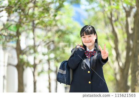 高中女生通勤上學新鮮綠色和平 115621503