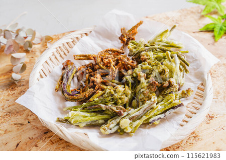 蕨天婦羅和炸雞 115621983