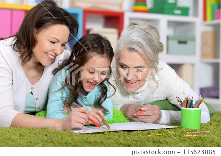 Portrait of cute girl grawing with mom and grandma  115623085