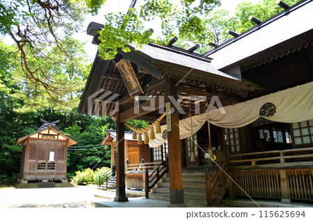 Kasugayama Shrine enshrines the god of victory in Joetsu City, Niigata Prefecture 115625694