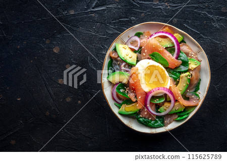 Salmon, avocado and egg salad with fresh leaves and onions 115625789