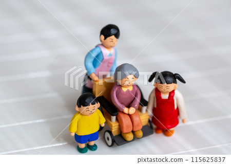 手工紙黏土娃娃家族 115625837