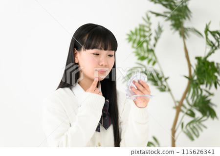 關心皮膚粗糙的高中女生 115626341