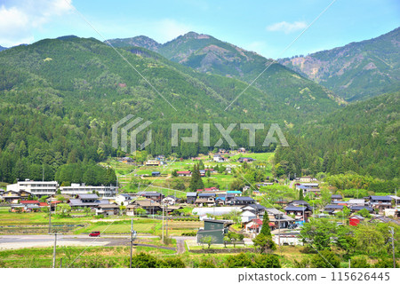 [岐阜縣]新綠季節的中津川市鹿島風景 115626445