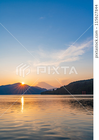 (Kanagawa Prefecture) Mount Fuji seen from Motohakone, sunset (Kanagawa Prefecture) Mount Fuji seen from Motohakone, sunset 115627844