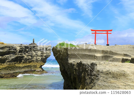 <Shizuoka Prefecture> Izu Shirahama Coast: Beautiful emerald green beach 115628063