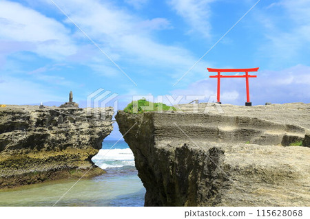 【靜岡縣】伊豆白濱海岸，美麗的翠綠海灘 115628068