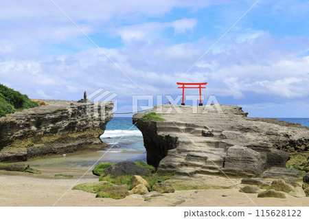 【靜岡縣】伊豆白濱海岸,美麗的翠綠海灘 【靜岡縣】伊豆白濱海岸,美麗的翠綠海灘 115628122