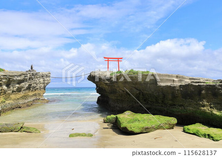 【靜岡縣】伊豆白濱海岸,美麗的翠綠海灘 【靜岡縣】伊豆白濱海岸,美麗的翠綠海灘 115628137