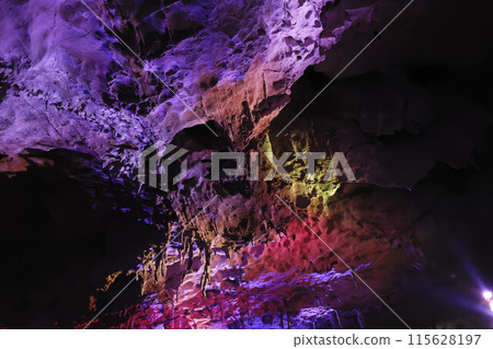 Mysterious limestone cave, a special natural monument, Akiyoshido Cave 115628197