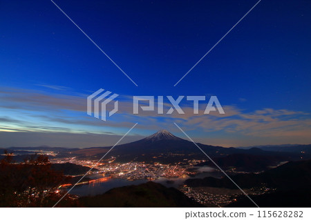 從禦坂山看富士山和河口湖的黎明 115628282