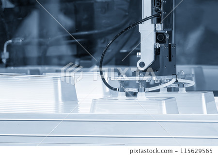 The material handling process by  robotic system from injection machine. 115629565