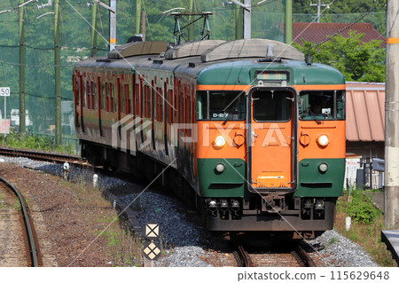 [JR-V]白備線115系列（湘南顏色形成：岡山⇔新見） 115629648