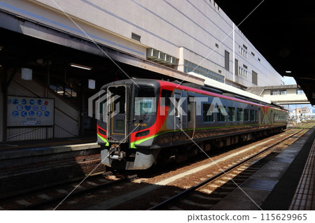 Limited Express Uzushio (Kiha 2700 series: Okayama ⇔ Tokushima) stopped at Tokushima Station Limited Express Uzushio (Kiha 2700 series: Okayama ⇔ Tokushima) stopped at Tokushima Station 115629965