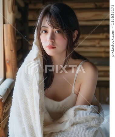 美麗的女人在桑拿房 115633172