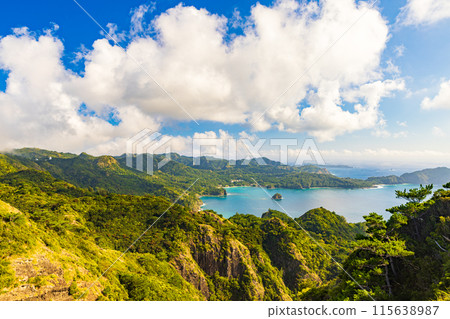 小笠原群島、父島、朝日山山頂的壯麗景色 小笠原群島、父島、朝日山山頂的壯麗景色 115638987