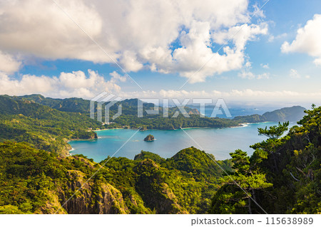 小笠原群島、父島、朝日山山頂的壯麗景色 小笠原群島、父島、朝日山山頂的壯麗景色 115638989