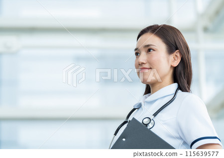 一名女醫務工作者。 一名女醫務工作者。 115639577