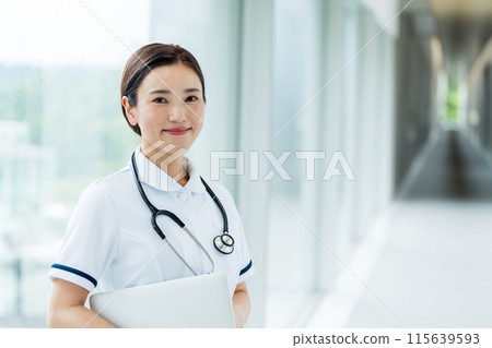 A female medical worker. 115639593