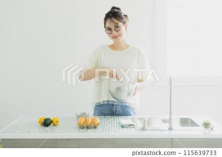 Woman in the kitchen Woman in the kitchen 115639733