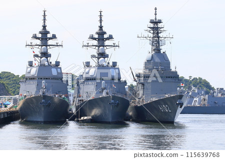 護航艦停泊在橫須賀基地 護航艦停泊在橫須賀基地 115639768