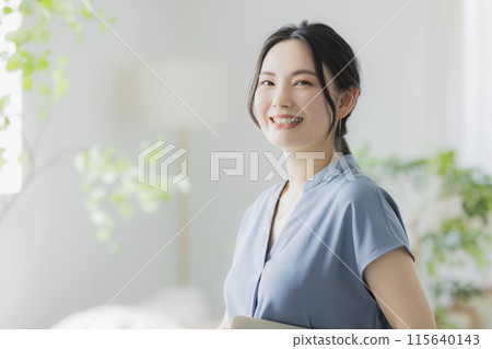 Windowside business woman Windowside business woman 115640143