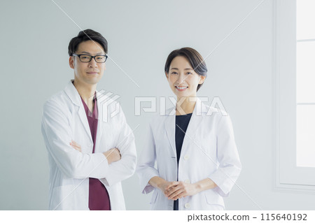 Doctor and female doctor working at hospital 115640192